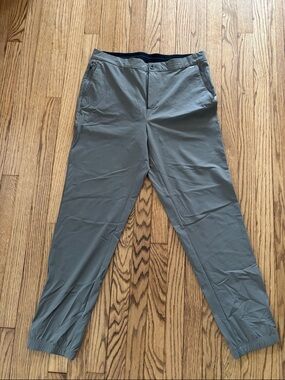 Vuori Men's Jogger Pants in kaki